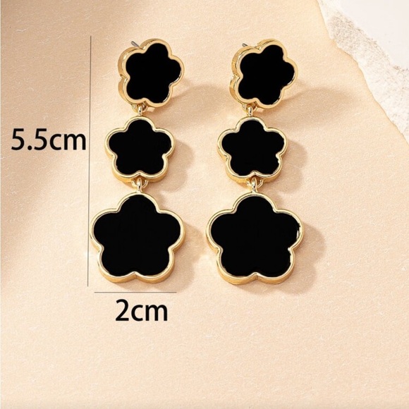 Black Alhambra Triple Clover Drop Earrings - Picture 4 of 5
